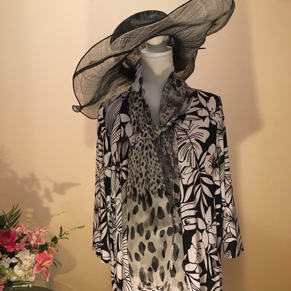 Secret Treasures Black and White Floral Dress - Picture 6 of 10